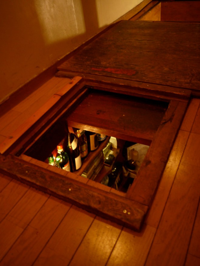 Peek-a-boo bartender